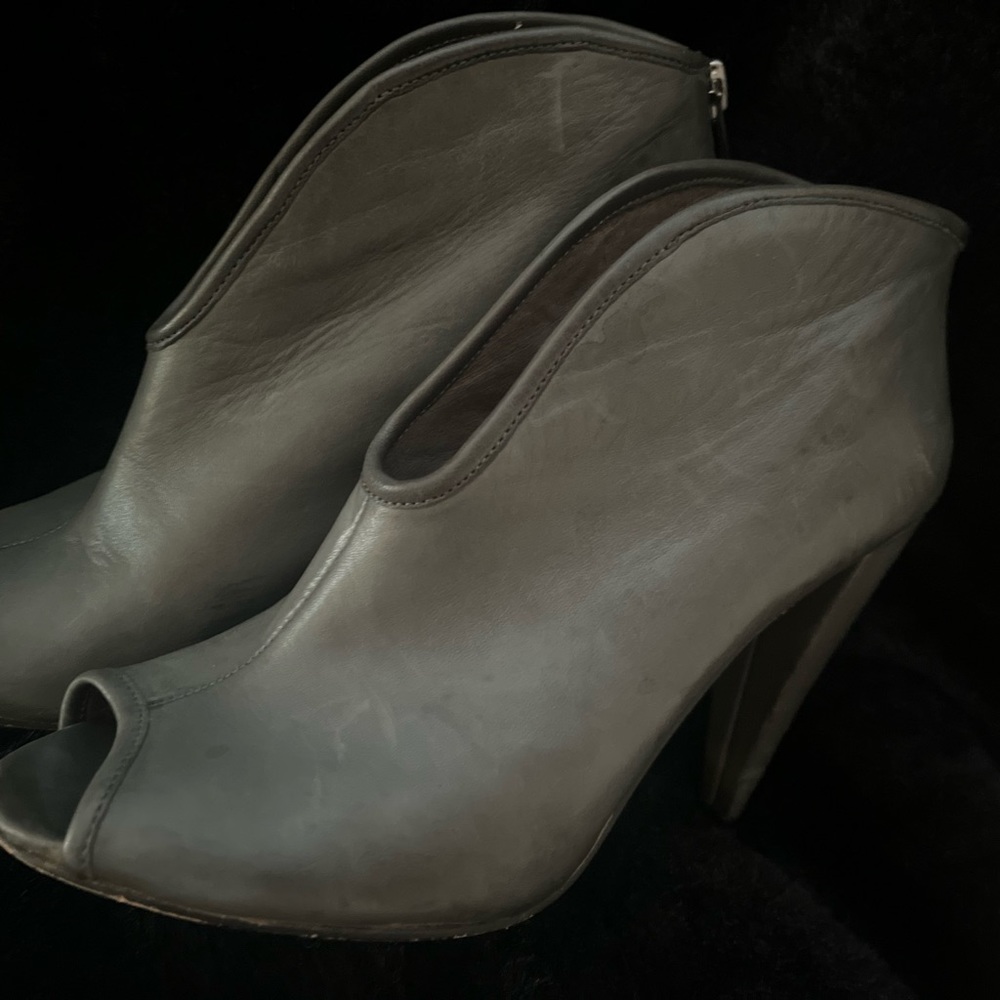 Vince Camino Olive Green Leather Booties Size 5 1/2.